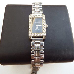 vintage gucci Womens Small Sized Wrist Watch
